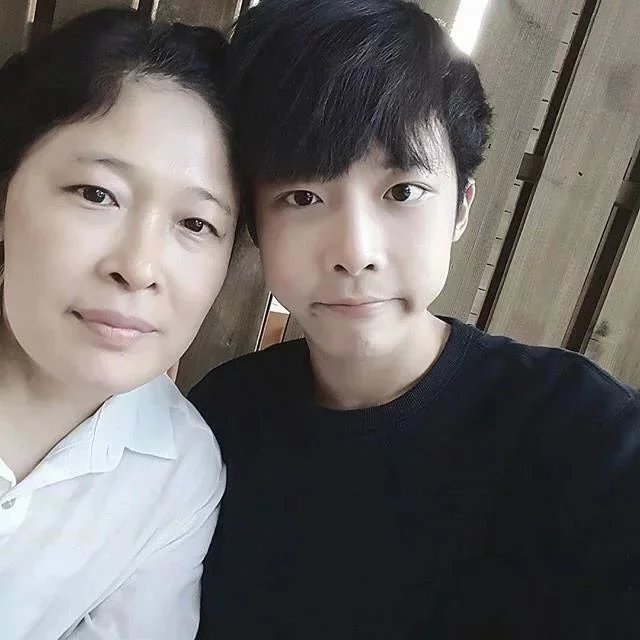 师紫苇佳