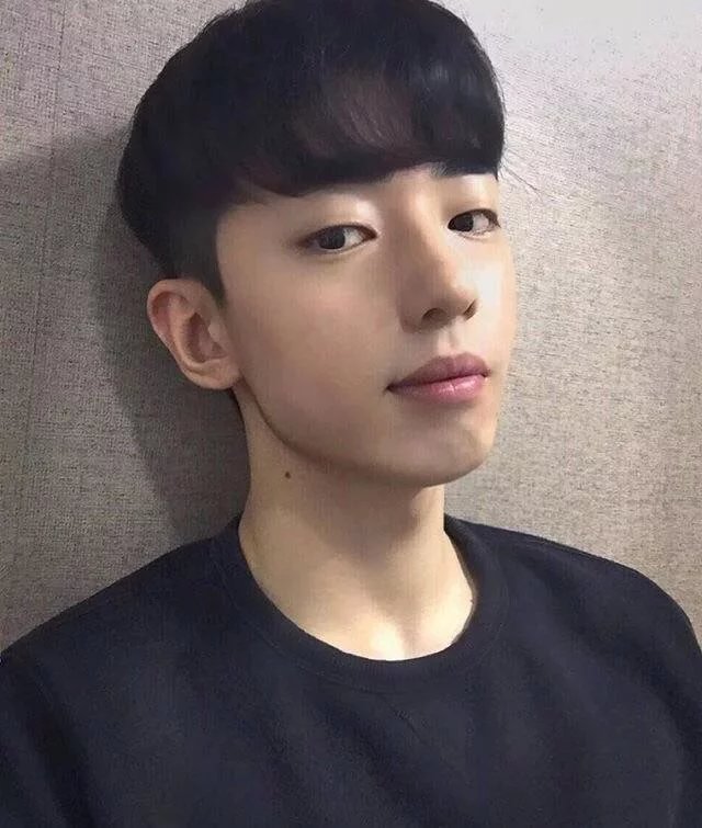 左斌馨筠