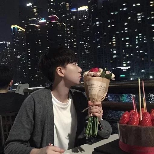 向烟影荣